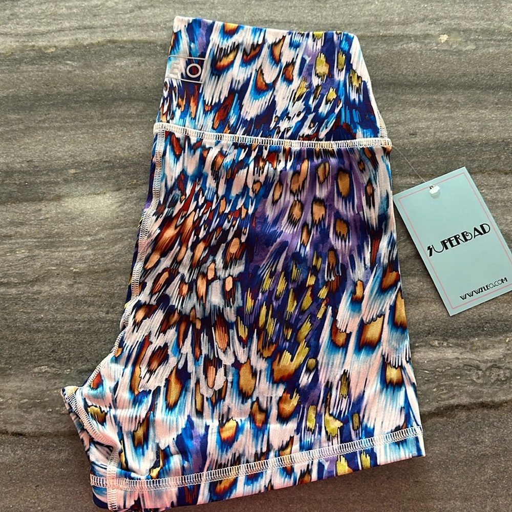 NWT Fleo True High Short